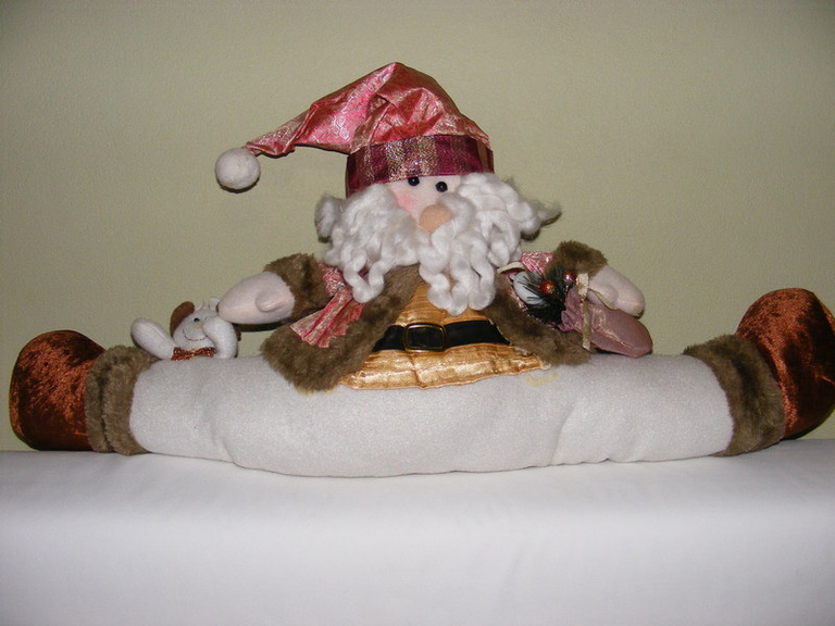 Mikołaj szpagat - siedzący Mikołaj