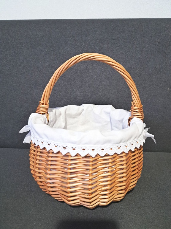 Koszyczek wiklinowy- polski producent , kolor naturalny z białym materiałem